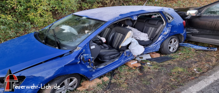 Verkehrsunfall mit eingeklemmten Personen